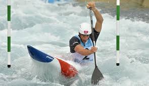 Résultat de recherche d'images pour "kayak slalom"
